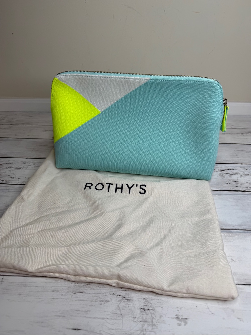 Rothy’s neon aqua prism large vanity travel bag - Picture 1 of 3